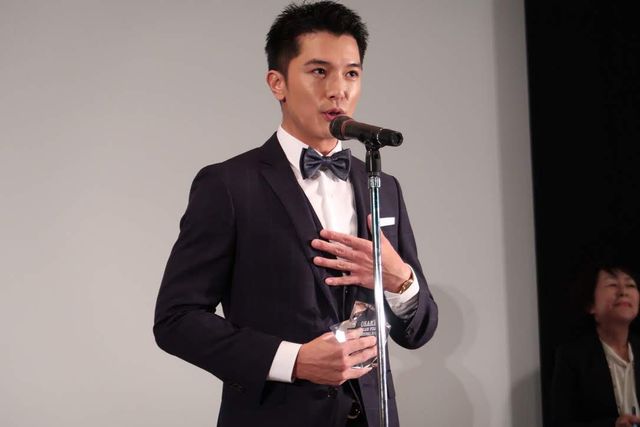 大阪アジアン映画祭でオーサカ Asia スター★アワードを受賞したロイ・チウ（3枚目）