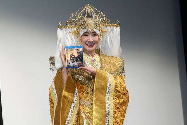 幸子様 小林幸子が金ピカ衣装で『オール・ユー・ニード・イズ・キル』を