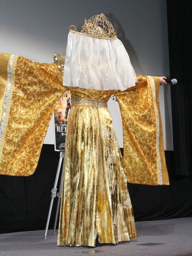 小林幸子が金ピカ衣装で『オール・ユー・ニード・イズ・キル』をPR！フォトギャラリー（5枚目）