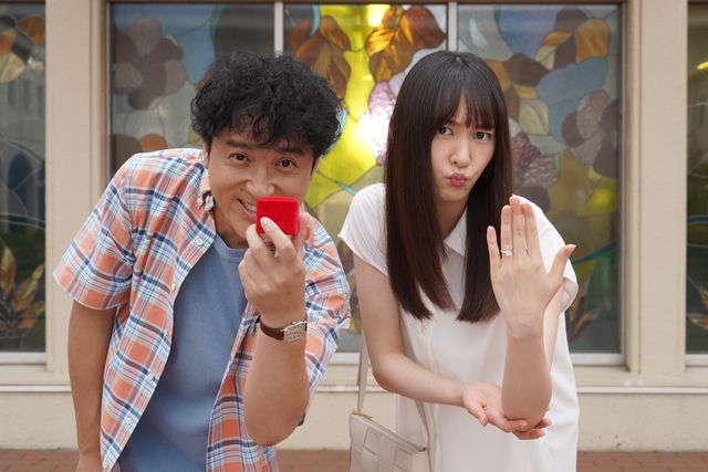 ムロツヨシ×新垣結衣！「親バカ青春白書」オフショット＜3枚＞（2枚目）