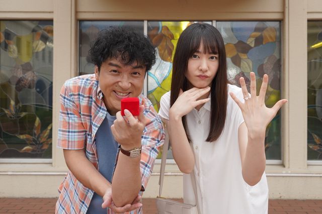 ムロツヨシ×新垣結衣！「親バカ青春白書」オフショット＜3枚＞（3枚目）