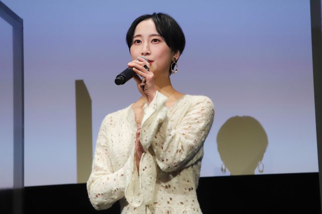 松井玲奈のショートヘア姿！『魔女見習いをさがして』舞台あいさつ（9枚目）