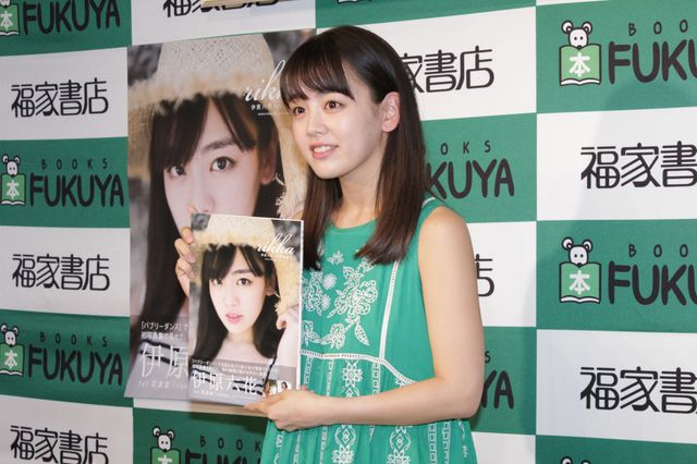 “バブリーダンス”伊原六花、19歳の誕生日！「rikka」発売記念イベント（6枚目）