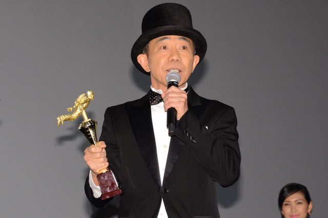 木梨憲武、最優秀新人CG男優賞のトロフィー手に笑顔！『いぬやしき』公開初日舞台あいさつ（11枚目）