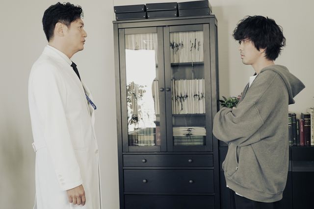 三瓶先生（若葉竜也）と大迫教授（井浦新）がバッチバチ！「アンメット」4話場面写真：フォトギャラリー