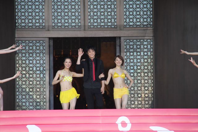 小栗ルパンが美女に囲まれウハウハ!?『ルパン三世』大ヒット祈願フォトギャラリー（9枚目）