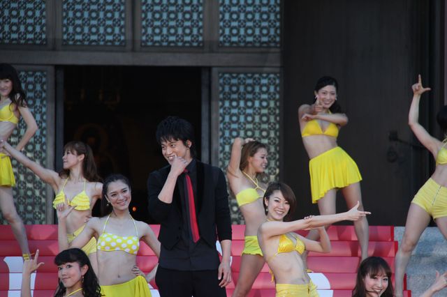 小栗ルパンが美女に囲まれウハウハ!?『ルパン三世』大ヒット祈願フォトギャラリー（13枚目）