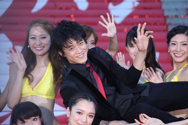 小栗ルパンが美女に囲まれウハウハ!?『ルパン三世』大ヒット祈願フォトギャラリー（25枚目）