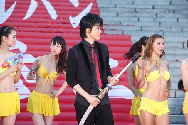 小栗ルパンが美女に囲まれウハウハ!?『ルパン三世』大ヒット祈願フォトギャラリー（28枚目）