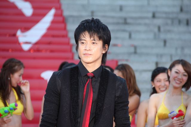 小栗ルパンが美女に囲まれウハウハ!?『ルパン三世』大ヒット祈願フォトギャラリー（33枚目）