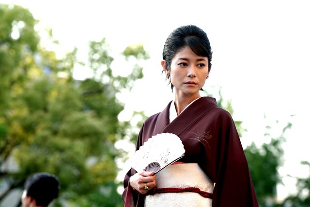 美しい真木よう子『孤狼の血』場面写真：フォトギャラリー