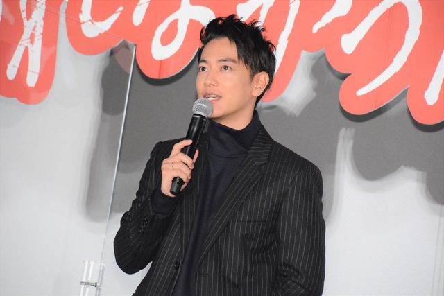 佐藤健＆清原果耶のステキな黒スタイル！『護られなかった者たちへ』大ヒット御礼舞台あいさつ（3枚目）