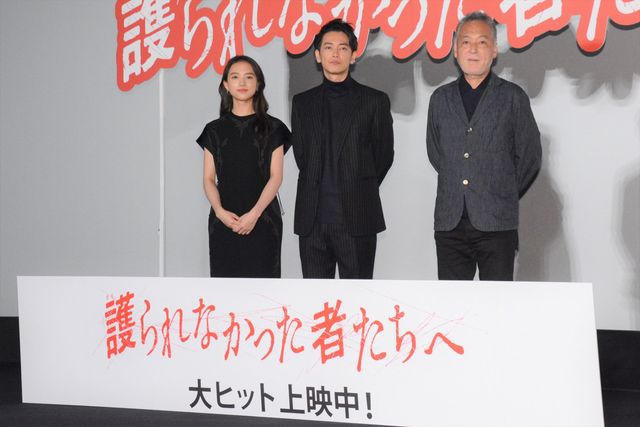 佐藤健＆清原果耶のステキな黒スタイル！『護られなかった者たちへ』大ヒット御礼舞台あいさつ（10枚目）