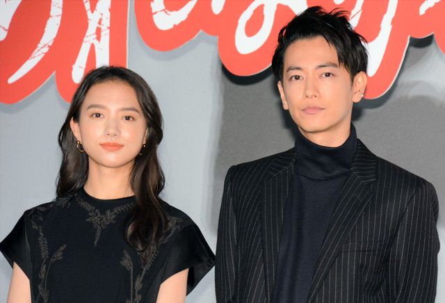 佐藤健＆清原果耶のステキな黒スタイル！『護られなかった者たちへ』大ヒット御礼舞台あいさつ（15枚目）