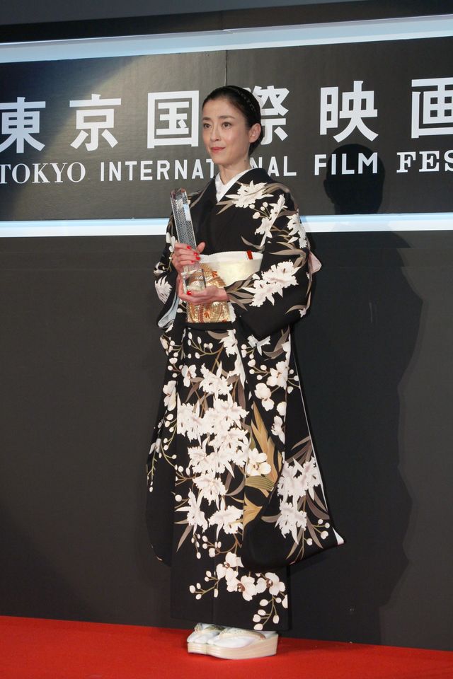 美しい着物姿で最優秀女優賞受賞を喜ぶ宮沢りえ！クロージングセレモニー写真ギャラリー【第27回東京国際映画祭】（3枚目）