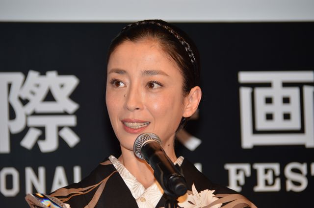 美しい着物姿で最優秀女優賞受賞を喜ぶ宮沢りえ！クロージングセレモニー写真ギャラリー【第27回東京国際映画祭】（7枚目）