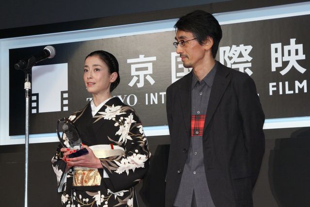 美しい着物姿で最優秀女優賞受賞を喜ぶ宮沢りえ！クロージングセレモニー写真ギャラリー【第27回東京国際映画祭】（11枚目）