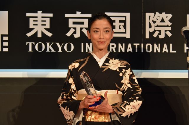 美しい着物姿で最優秀女優賞受賞を喜ぶ宮沢りえ！クロージングセレモニー写真ギャラリー【第27回東京国際映画祭】（13枚目）