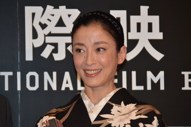 美しい着物姿で最優秀女優賞受賞を喜ぶ宮沢りえ！クロージングセレモニー写真ギャラリー【第27回東京国際映画祭】（16枚目）