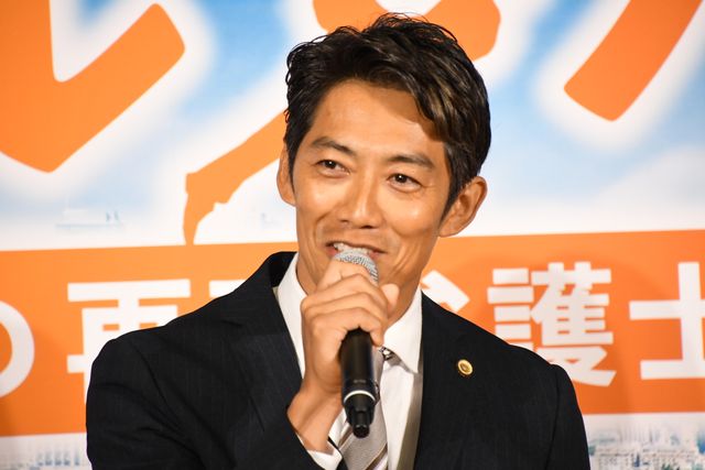 反町隆史、共演女優たちから「カッコいい」の嵐！「リーガル・ハート」会見（4枚目）