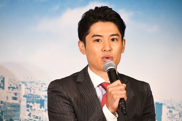 反町隆史、共演女優たちから「カッコいい」の嵐！「リーガル・ハート」会見（5枚目）