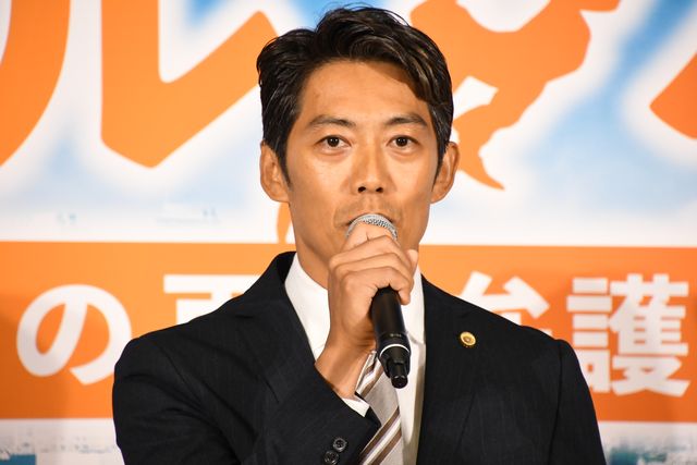 反町隆史、共演女優たちから「カッコいい」の嵐！「リーガル・ハート」会見（10枚目）