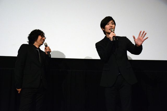 三浦春馬の爽やかなほほ笑み！『真夜中の五分前』初日舞台あいさつフォトギャラリー（2枚目）