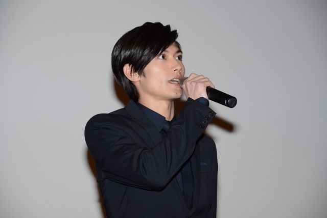 三浦春馬の爽やかなほほ笑み！『真夜中の五分前』初日舞台あいさつフォトギャラリー（3枚目）