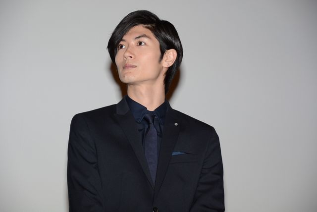 三浦春馬の爽やかなほほ笑み！『真夜中の五分前』初日舞台あいさつフォトギャラリー（4枚目）