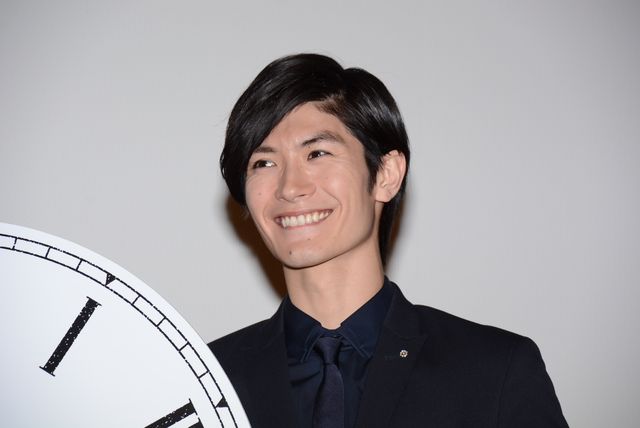 三浦春馬の爽やかなほほ笑み！『真夜中の五分前』初日舞台あいさつフォトギャラリー（9枚目）