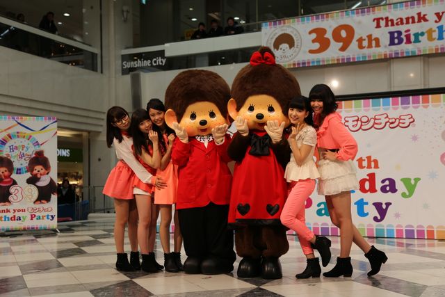 大人気ぬいぐるみ・モンチッチ39回目の誕生日を、川島海荷ら9nineがお祝い！（6枚目）