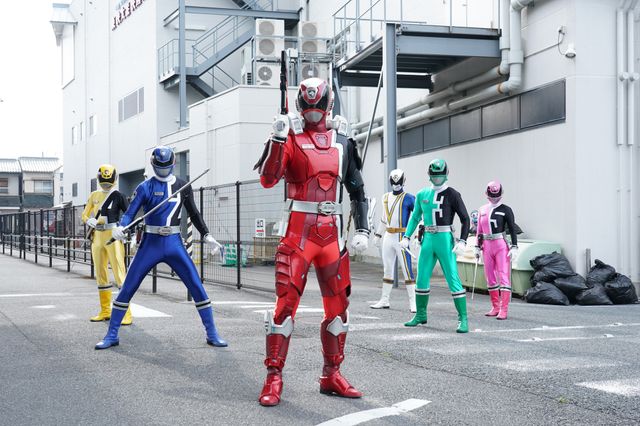 デカレンジャー6人が再集結！『特捜戦隊デカレンジャー20th ファイヤーボール・ブースター』場面写真（2枚目）
