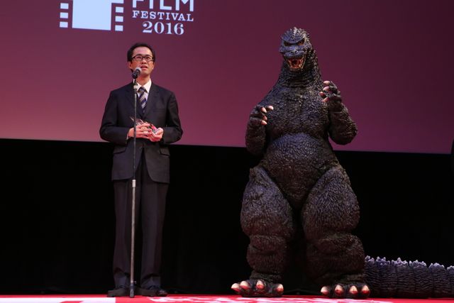 受賞の喜びをかみしめるゴジラ　第29回東京国際映画祭ARIGATO賞フォトギャラリー（2枚目）