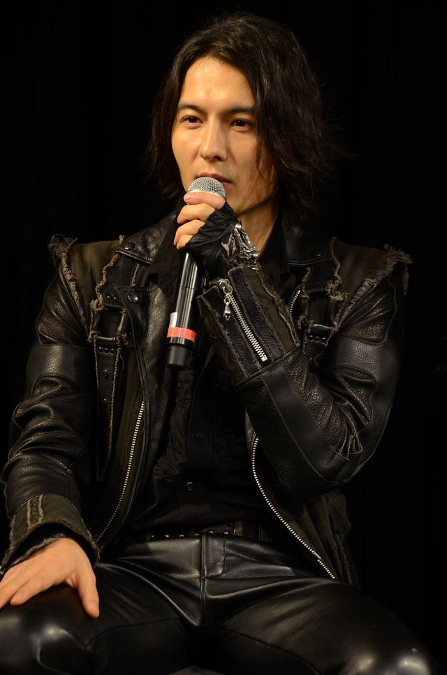 「絶狼」の藤田玲、梨里杏と武子直輝のいちゃつきビデオメールに、おれも呼べよ　画像ギャラリー（3枚目）