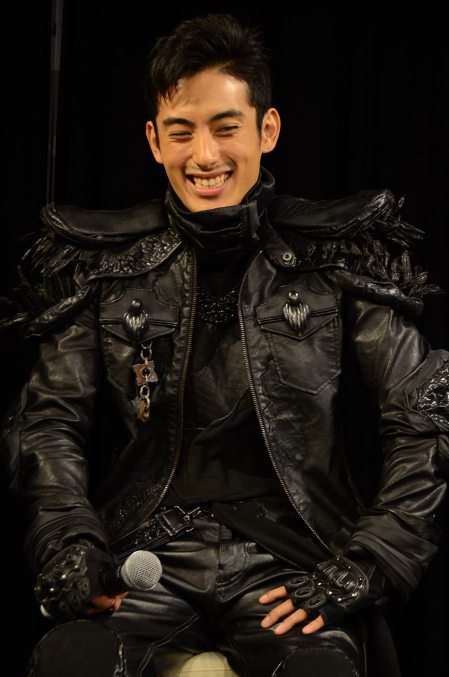 「絶狼」の藤田玲、梨里杏と武子直輝のいちゃつきビデオメールに、おれも呼べよ　画像ギャラリー（4枚目）