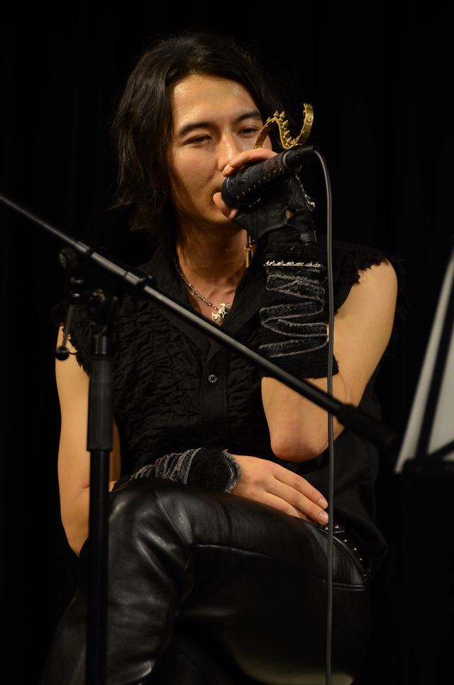 「絶狼」の藤田玲、梨里杏と武子直輝のいちゃつきビデオメールに、おれも呼べよ　画像ギャラリー（7枚目）