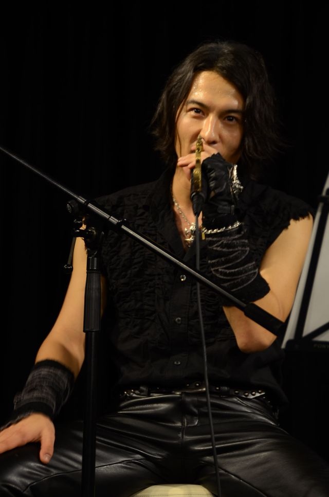 「絶狼」の藤田玲、梨里杏と武子直輝のいちゃつきビデオメールに、おれも呼べよ　画像ギャラリー（8枚目）