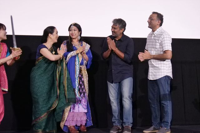 監督も大興奮！『バーフバリ　王の凱旋』＜絶叫上映＞舞台挨拶（2枚目）