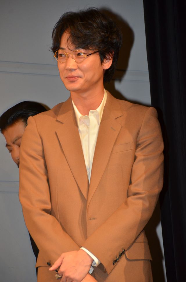 豪華キャスト集結の新ドラマ「LINK」、初めて目があったとき照れちゃったと大森南朋と綾野剛　画像ギャラリー（5枚目）