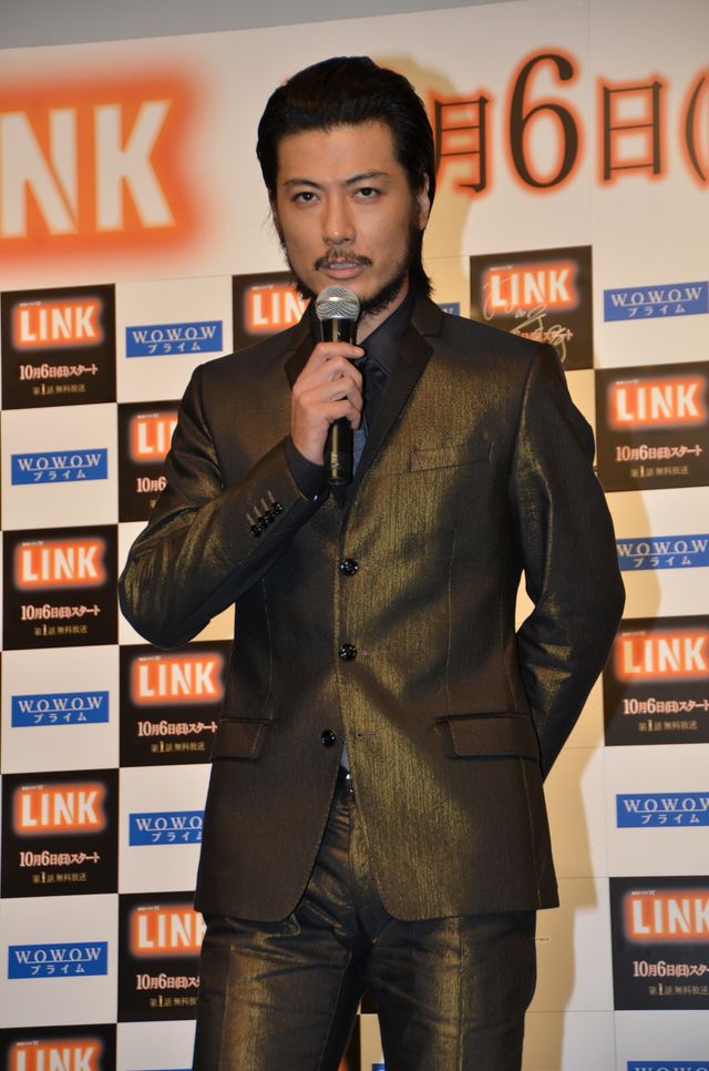 豪華キャスト集結の新ドラマ「LINK」、初めて目があったとき照れちゃったと大森南朋と綾野剛　画像ギャラリー（6枚目）