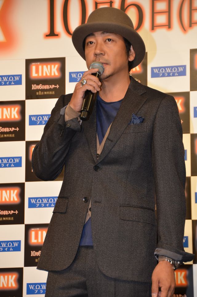 豪華キャスト集結の新ドラマ「LINK」、初めて目があったとき照れちゃったと大森南朋と綾野剛　画像ギャラリー（10枚目）