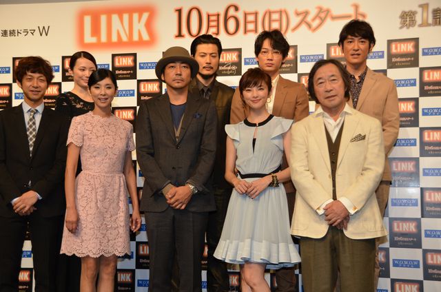 豪華キャスト集結の新ドラマ「LINK」、初めて目があったとき照れちゃったと大森南朋と綾野剛　画像ギャラリー（13枚目）