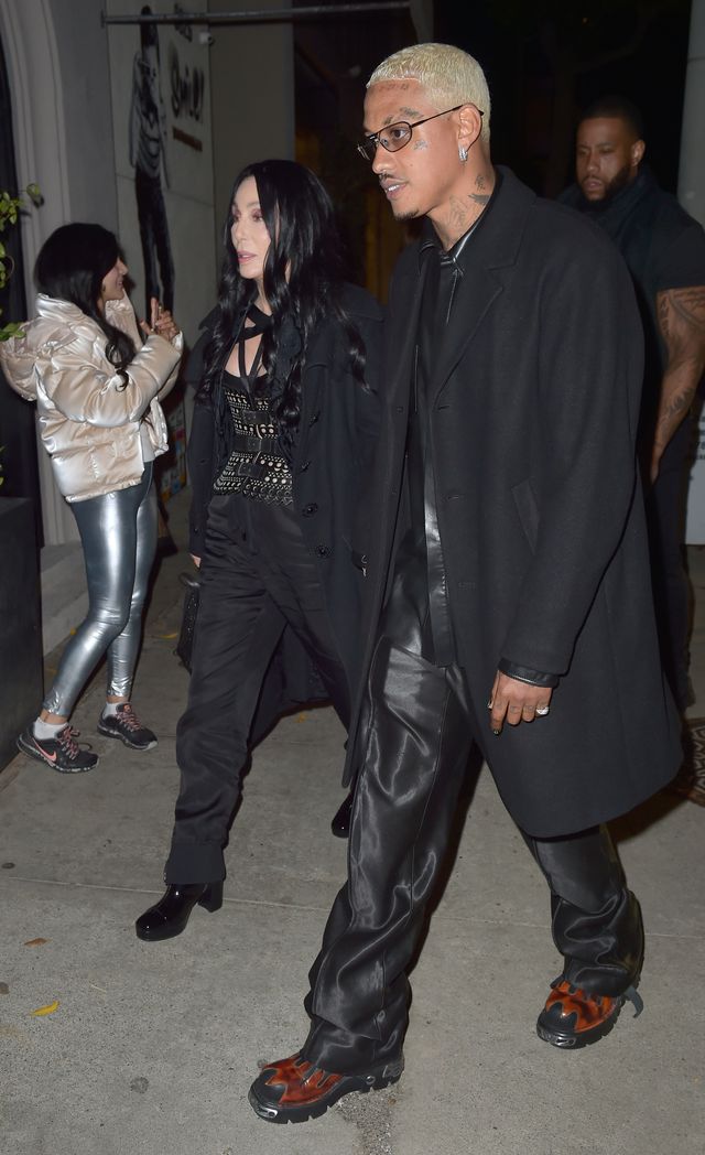 シェールとアレクサンダー・“AE”・エドワーズ（2枚目）