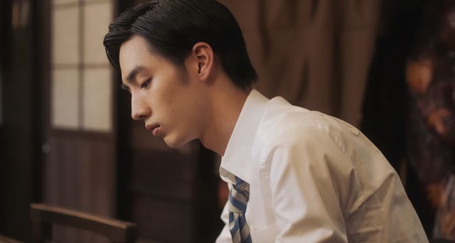 松雪泰子＆清水尋也の腕組み2ショット！『甘いお酒でうがい』場面写真（6枚目）