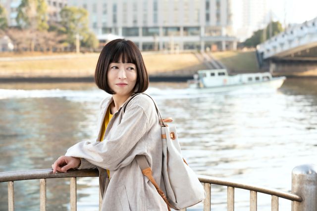 松雪泰子＆清水尋也の腕組み2ショット！『甘いお酒でうがい』場面写真（8枚目）