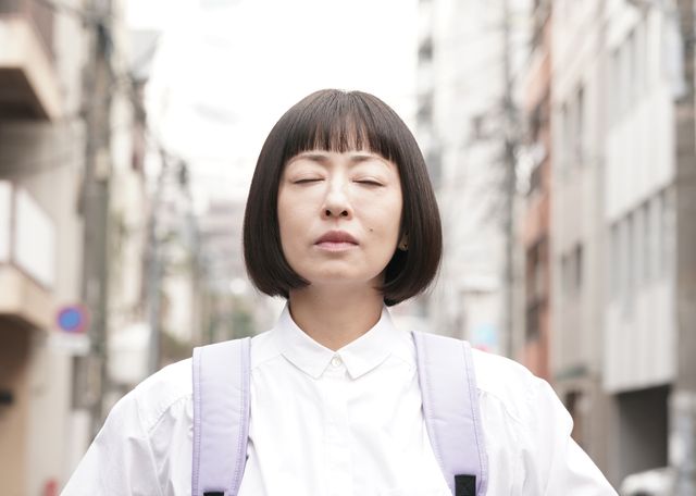 松雪泰子＆清水尋也の腕組み2ショット！『甘いお酒でうがい』場面写真（10枚目）