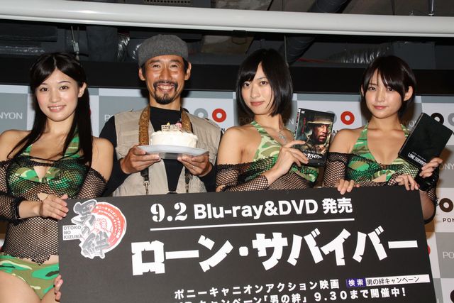 戦場カメラマン渡部陽一とアーミールックのグラドル！フォトギャラリー：フォトギャラリー