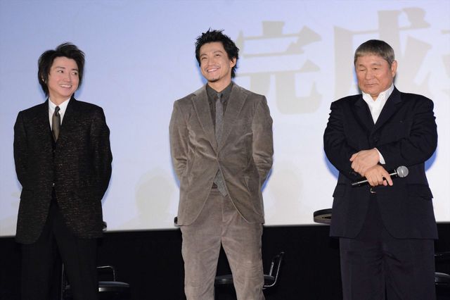 小栗旬「糞尿もまき散らします！」とやる気!?藤原竜也、ビートたけしら豪華キャスト登場！「龍が如く6 命の詩。」完成披露会フォトギャラリー（13枚目）