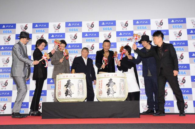 小栗旬「糞尿もまき散らします！」とやる気!?藤原竜也、ビートたけしら豪華キャスト登場！「龍が如く6 命の詩。」完成披露会フォトギャラリー（16枚目）