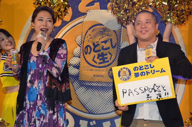 B'z「ultra soul」で登場…イベントフォトギャラリー（7枚目）